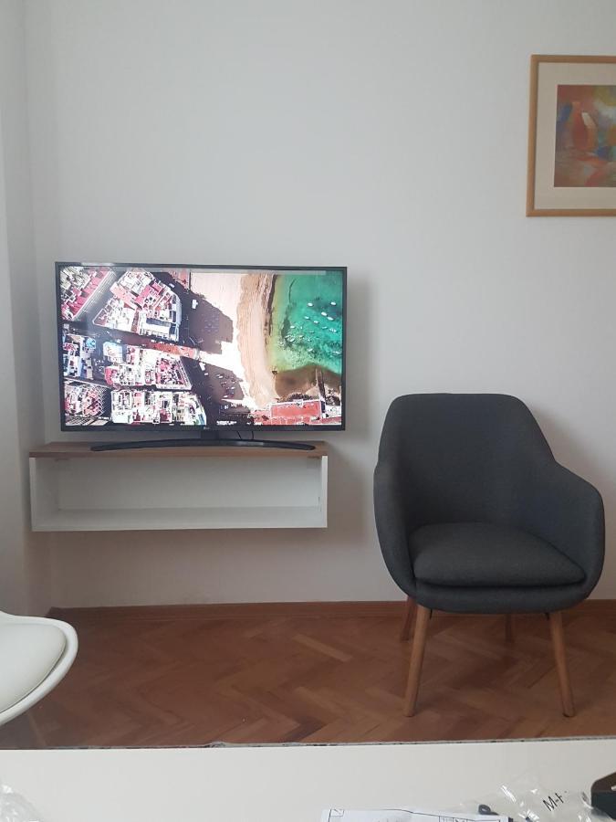L&C- Location And Comfort In 2 Bdr Lägenhet Sofia Exteriör bild
